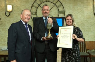 Michael Turner, Fuller’s Chairman, presents Angus McKean and Claire Morgan of the Red Lion, Barnes, with their Master Cellarman of the Year award and gong
